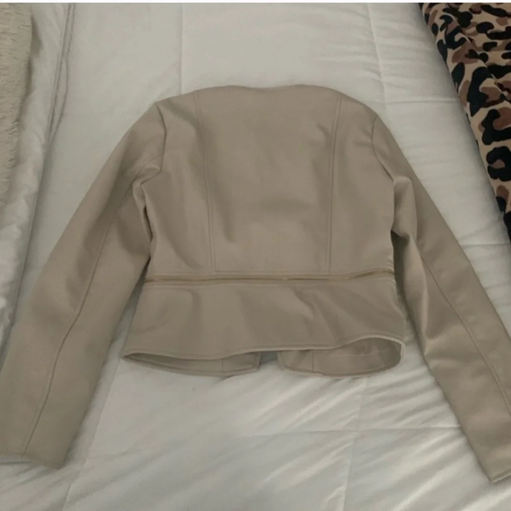 Zara Biker Cropped Jacket Womens Faux Leather Zipper Cuffs Classic XS - Picture 6 of 7